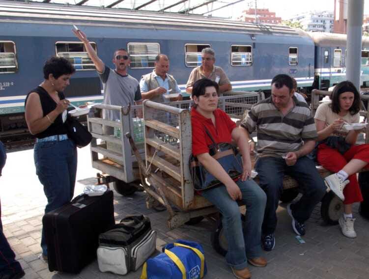Galleria foto 'In Sicilia treno più lento d’Italia. Schifani “No sconti sui trasporti”' - foto 1
