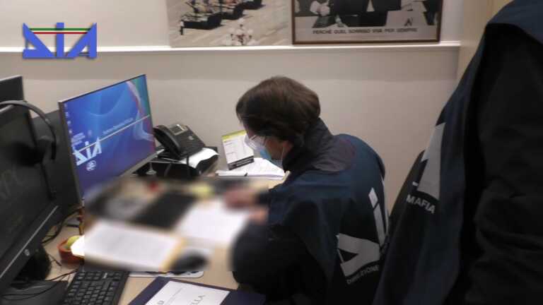 Galleria foto 'Rapine a portavalori e caveau di istituti di vigilanza: sequestrati 5,5 milioni a un cerignolano' - foto 1