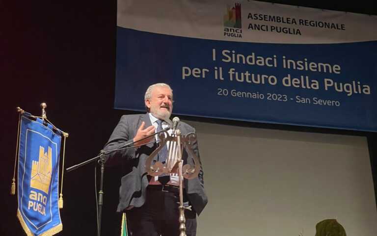 Emiliano all’assemblea regionale dell’Anci a San Severo: «È come se fossi tornato a casa»