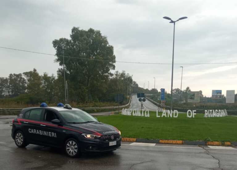 Pretendono di cenare in un locale alle 2 di notte e tentano una rapina: arrestati a Metaponto
