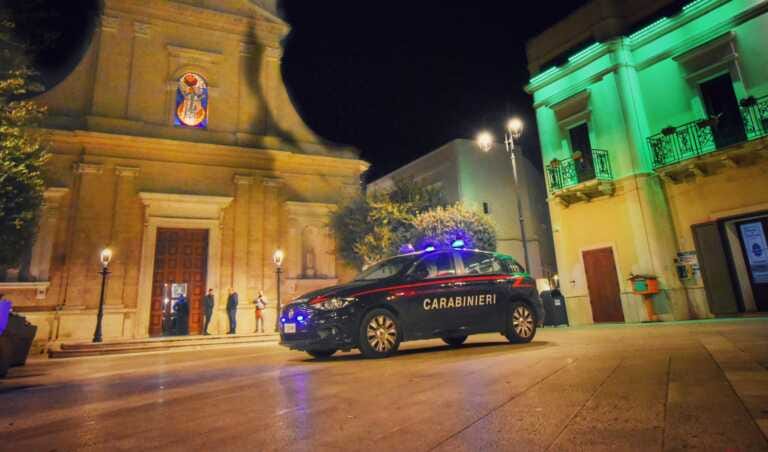 Tenta di rapinare una gioielleria a Crispiano, ma resta bloccato nel “bussolotto” d’uscita: arrestato 46enne