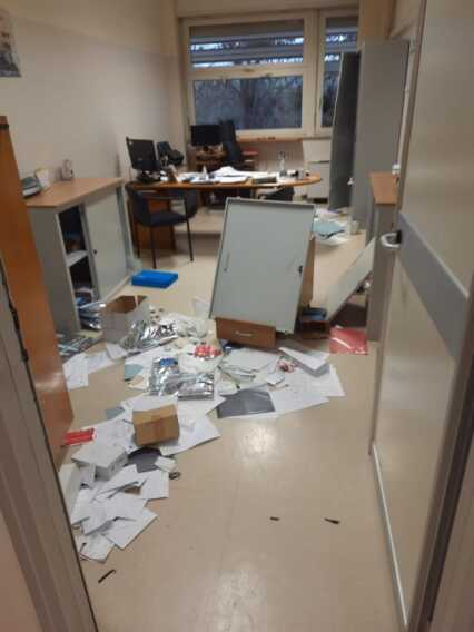 Cerignola, entra negli uffici dell’ospedale e danneggia arredi e macchinari: arrestato – FOTO