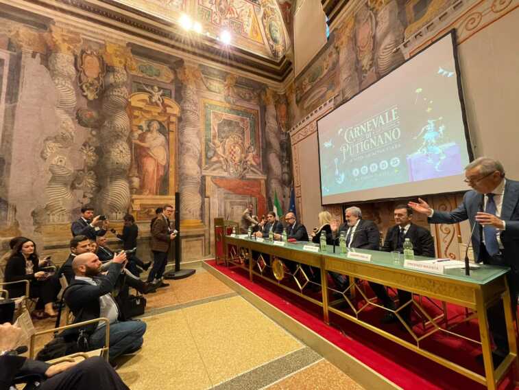Galleria foto 'Presentato a Roma il Carnevale di Putignano 2023. Mara Venier sarà la madrina: «È la festa di tutti» – FOTO e VIDEO' - foto 1