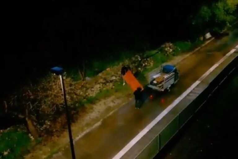 Ripresi mentre si liberano di rifiuti vicino al polo liceale di Monopoli: multati – VIDEO