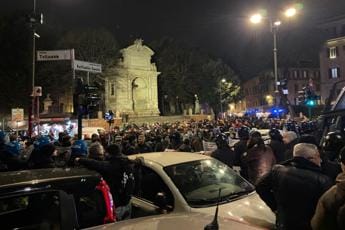 Galleria foto 'Alfredo Cospito, scontri a manifestazione anarchici a Roma' - foto 1