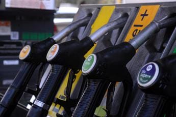 Galleria foto 'Altroconsumo: “Gasolio e benzina alle stelle, servono misure urgenti tutela consumatori”' - foto 1