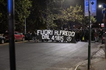 Galleria foto 'Anarchici, medico Cospito: “Muscoli ipotonici e ipotrofici, è sull’orlo del precipizio”' - foto 1