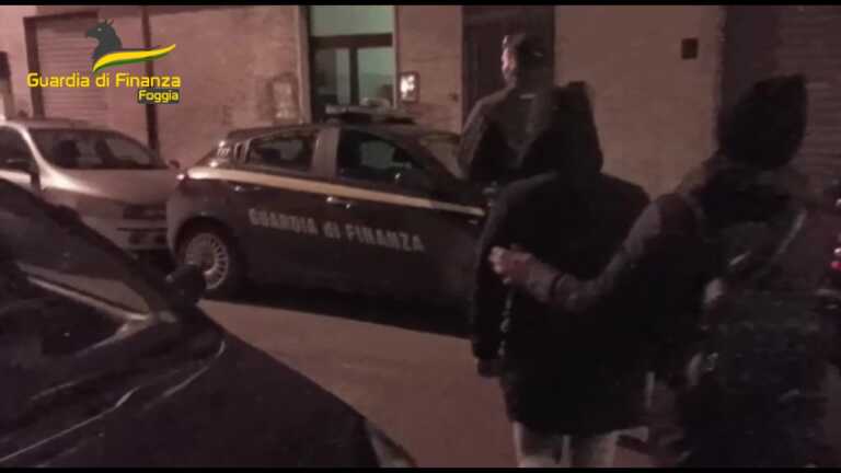 Un centro ricreativo e una sala giochi trasformati in “piazze di spaccio” a Orta Nova: 5 arresti – VIDEO