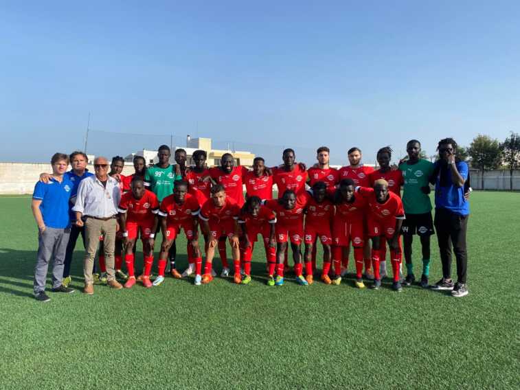 Calcio e rifugiati, il miracolo sociale di mister Hassane: riceve il secondo premio in un mese