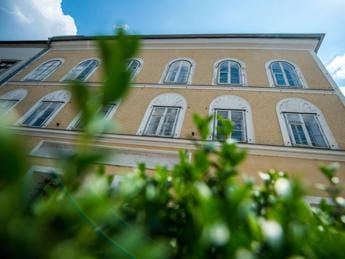 Galleria foto 'Austria, 20 milioni di euro per trasformare casa natale di Hitler a Braunau am Inn' - foto 1