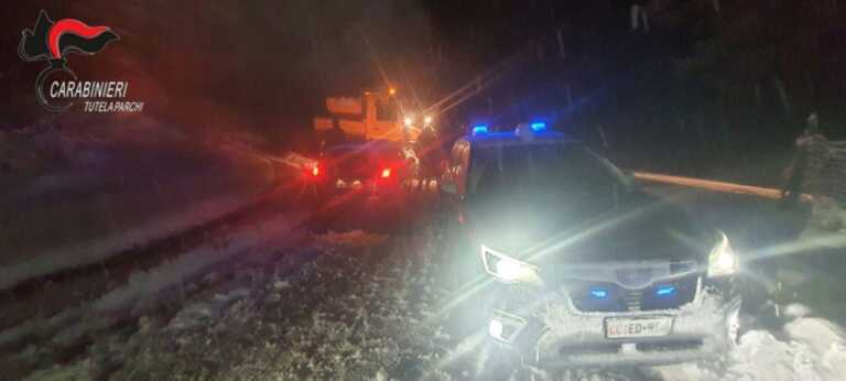 Neve, 15 auto bloccate sul Pollino: circa quaranta persone soccorse dai Carabinieri