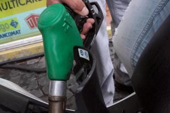 Benzina, da oggi stop allo sconto sulle accise
