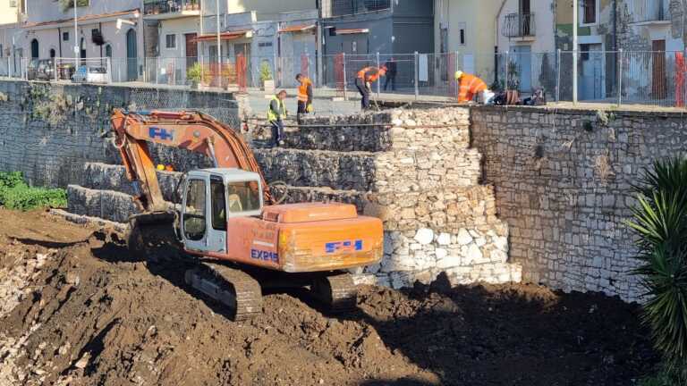 Galleria foto 'Bitonto, via Solferino ora è sicura. La strada presto riaperta' - foto 1