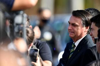Galleria foto 'Bolsonaro, la nuova vita in Florida tra fast food e selfie con sostenitori' - foto 1