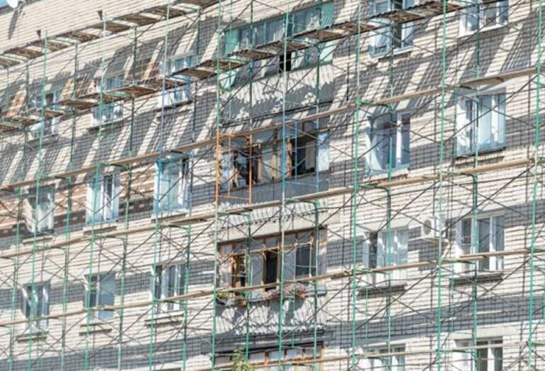 Crediti d’imposta fittizi per il bonus facciate: imprenditore barese resta ai domiciliari