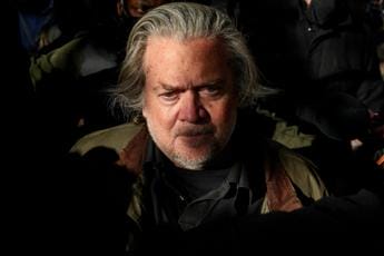 Galleria foto 'Brasile, Bannon esalta i rivoltosi pro Bolsonaro: “Sono freedom fighter”' - foto 1