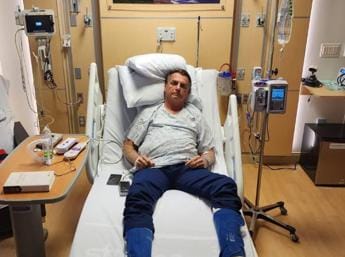 Galleria foto 'Brasile, Bolsonaro posta foto da ospedale: “Grazie per le preghiere”' - foto 1