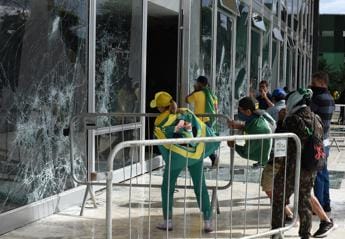 Galleria foto 'Brasile, “cibo e bus gratis”: i messaggi social che anticipavano assalto' - foto 1