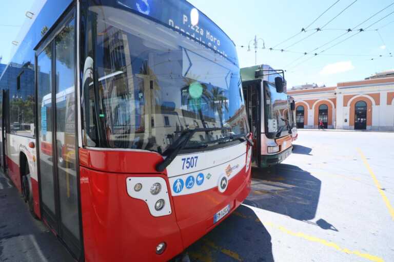 Bari, autista aggredito a bastonate da un passeggero: ha ferite al volto e a una gamba