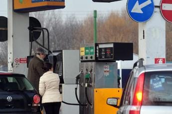 Galleria foto 'Caro carburante, oggi governo incontra sindacati su prezzo benzina' - foto 1