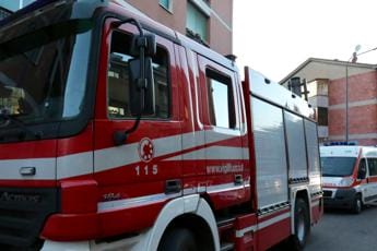 Galleria foto 'Catania, in fiamme una palazzina: un morto' - foto 1