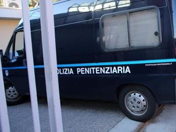Galleria foto 'Catania, uccise la madre: 15enne condannato a 16 anni di carcere' - foto 1