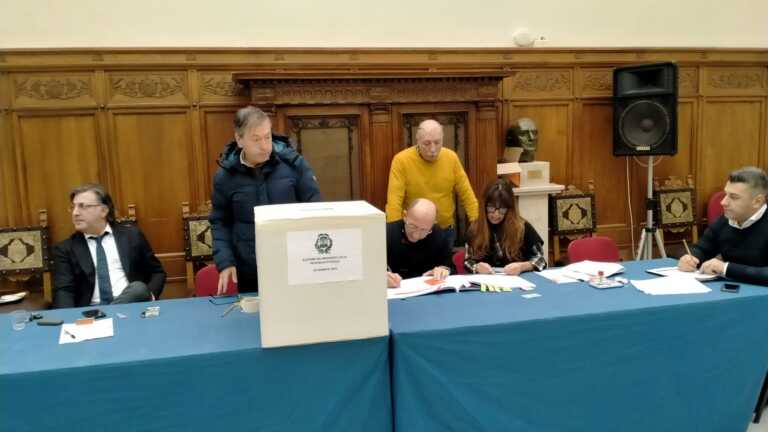 Galleria foto 'Presidente provincia di Foggia, hanno votato 641 su 782 consiglieri' - foto 1