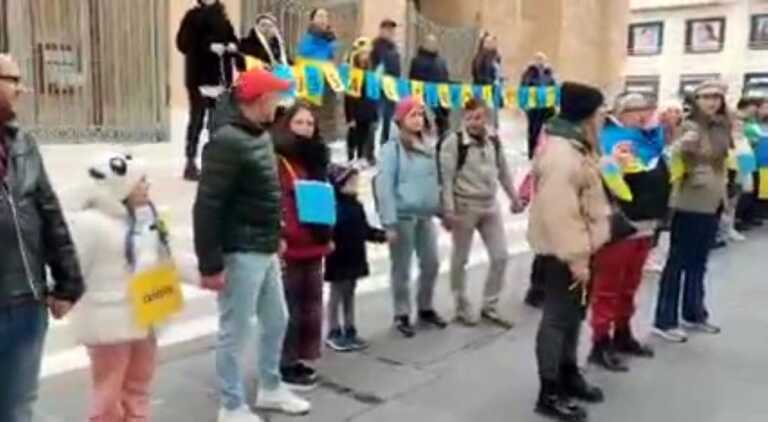 Bari, nel giorno dell’Unità nazionale la comunità ucraina scende in piazza contro la guerra