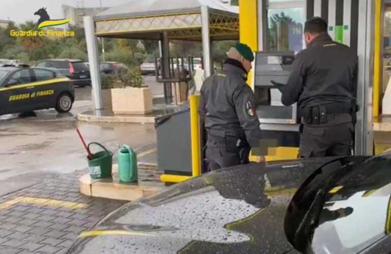 Speculazione sui prezzi dei carburanti: i finanzieri acquisiscono documenti in 2 depositi del Barese – VIDEO
