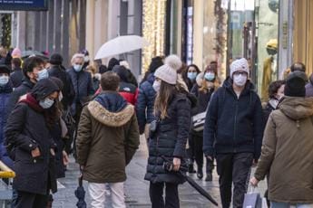 Galleria foto 'Covid Italia, contagi -38%: in calo tutti i dati' - foto 1