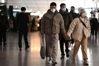 Galleria foto 'Covid oggi Italia, l’ordinanza: obbligo tamponi per chi arriva da Cina fino 28 febbraio' - foto 1