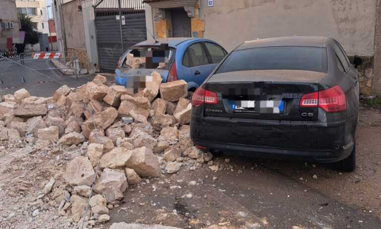 Bari, crolla il muro di un casolare abbandonato in via Pietrocola: strada chiusa al traffico – FOTO