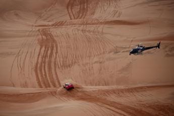 Galleria foto 'Dakar 2023, incidente in rally: morto spettatore di origine italiana' - foto 1
