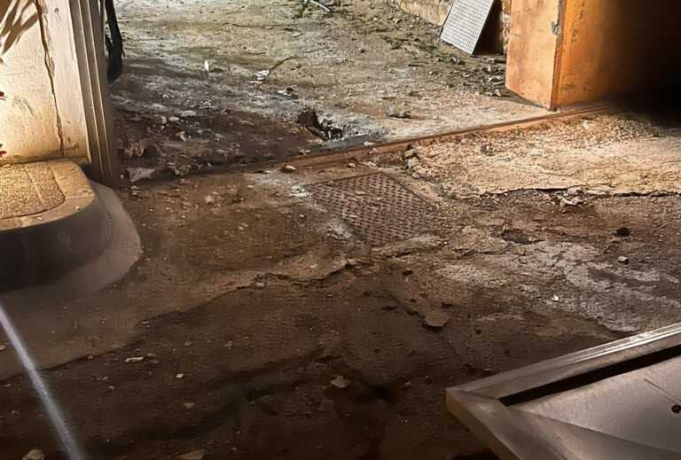Ugento, esplosione nella notte: danneggiato l’ingresso dell’abitazione di un operatore del 118