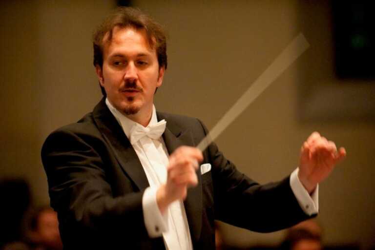 Galleria foto 'Bari, al Petruzzelli tornano i family concert. Il primo sarà diretto da Fausto Corbo: «La musica è una missione»' - foto 1
