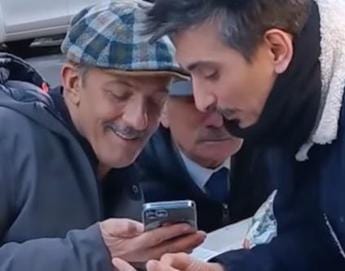 Galleria foto 'Fiorello e Biggio svelano numero Marcuzzi in diretta, la conduttrice inondata di messaggi' - foto 1