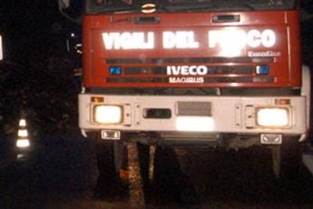 Galleria foto 'Foggia, dormono con braciere acceso: morti 2 migranti' - foto 1