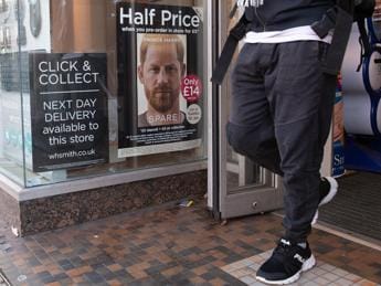 Galleria foto 'GB, Harry ai minimi storici: 64% degli inglesi ha opinione negativa' - foto 1