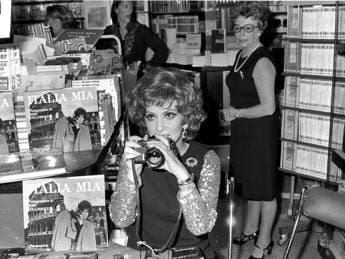 Galleria foto 'Gina Lollobrigida, con la macchina fotografica ha girato il mondo' - foto 1