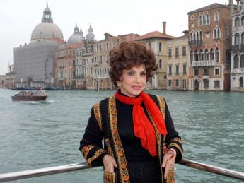 Galleria foto 'Gina Lollobrigida, l’attrice per caso che da ragazza sognava di dipingere e scolpire' - foto 1