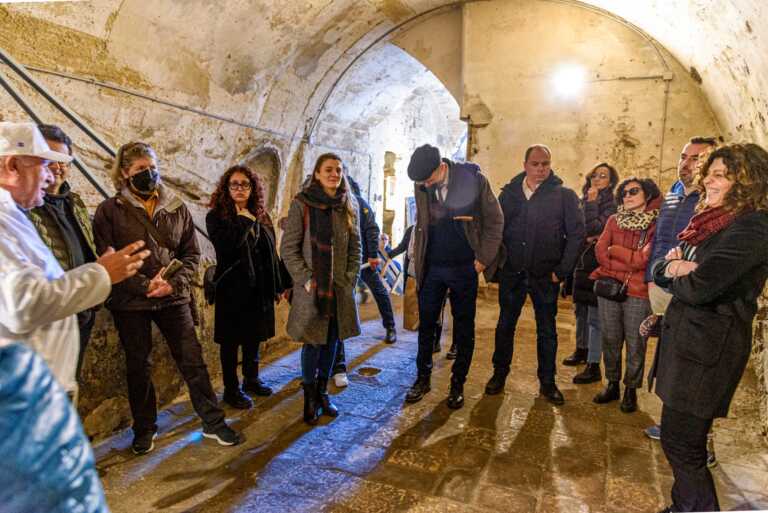 Migliaia di turisti stranieri alla scoperta di Taranto