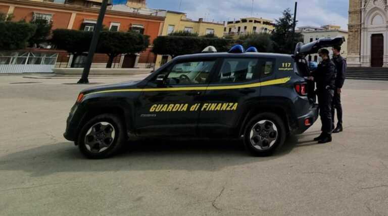 Controlli allo stadio prima di Cerignola-Monopoli: sequestrati 12 grammi di droga e 5 “spinelli”