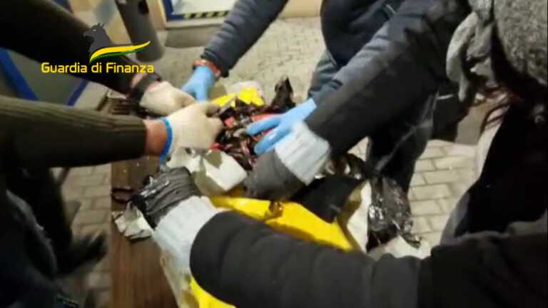 Traffico internazionale di droga: oltre una tonnellata di cocaina sequestrata dalla Guarda di finanza di Bari – VIDEO