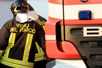 Galleria foto 'Incendio a Castel Romano, in fiamme lo store ‘Orizzonte’' - foto 1