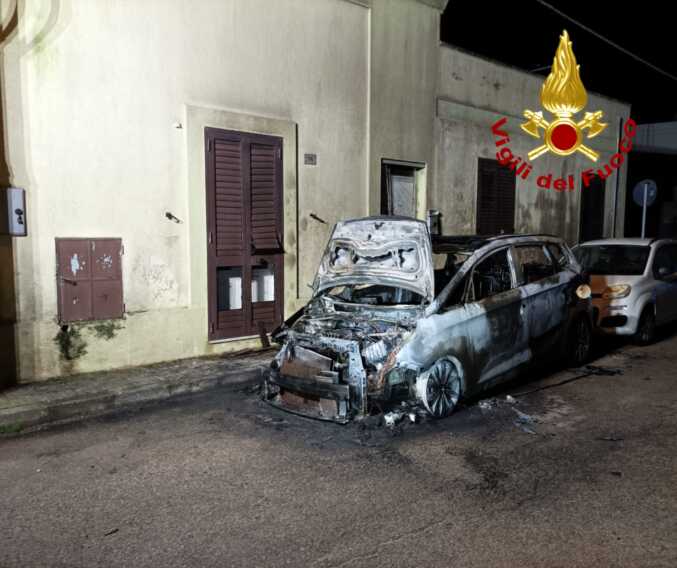 Galleria foto 'Auto in fiamme a Tricase: distrutta una Kia, danneggiata un’altra vettura' - foto 1