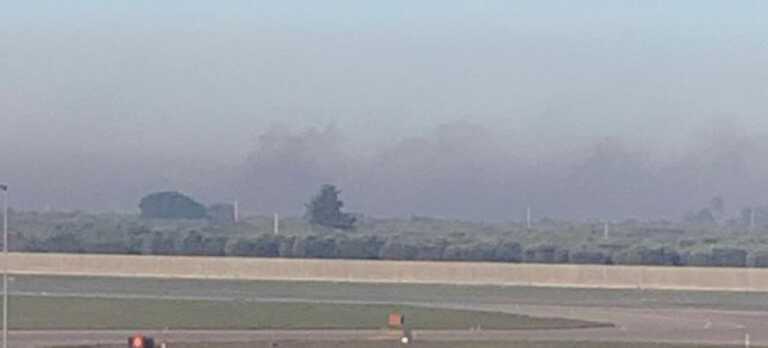 Incendio in una ditta di rifiuti alle porte di Bari: ancora fumo dall’impianto