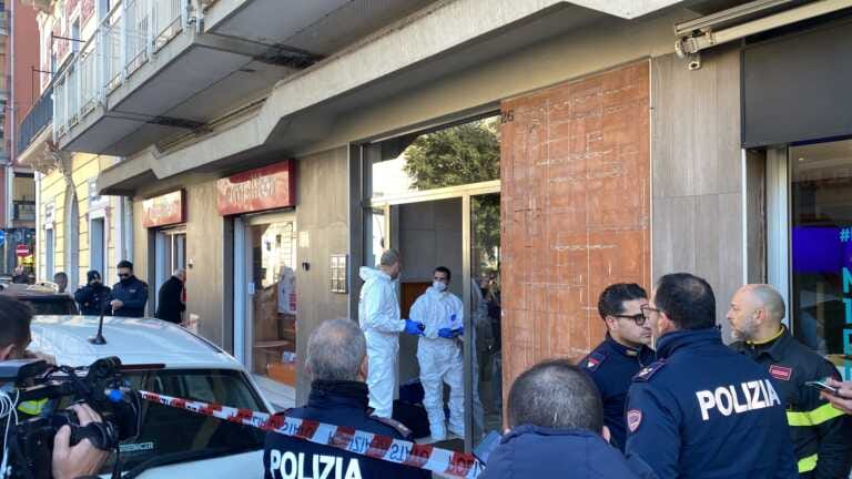 Bari, incendio in un appartamento in piazza Umberto: muore un uomo