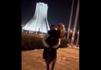 Galleria foto 'Iran, ballano in strada: coppia condannata a 10 anni – Video' - foto 1