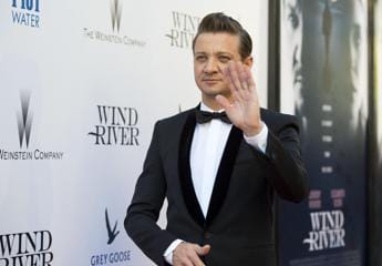 Galleria foto 'Jeremy Renner a casa, “ma per riprendersi serviranno almeno due anni”' - foto 1