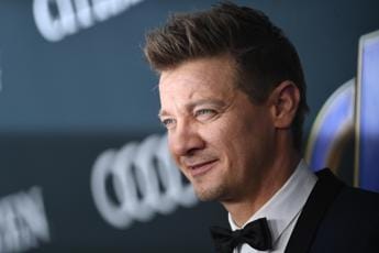 Jeremy Renner operato, star di ‘Avengers’ ancora grave